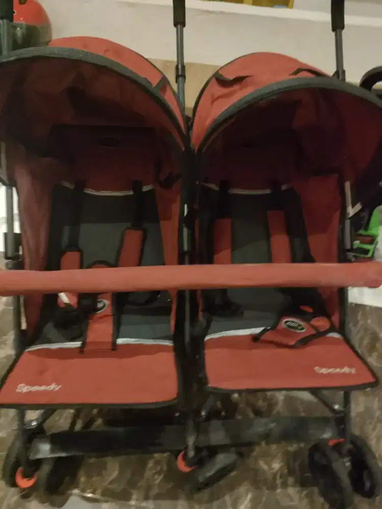 Stroller anak kembar