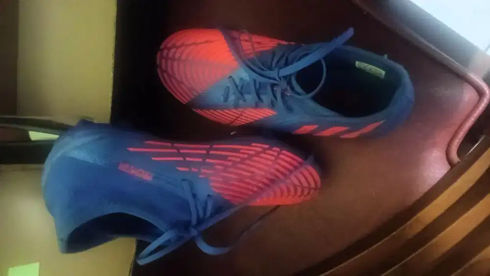 Sepatu adidas predator