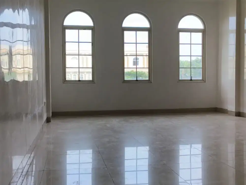 Disewakan Ruko Green Lake City Dengan 4 Lantai Dengan Ukuran 4.5 x 15 Lokasi Strategis Hadap Boulevard