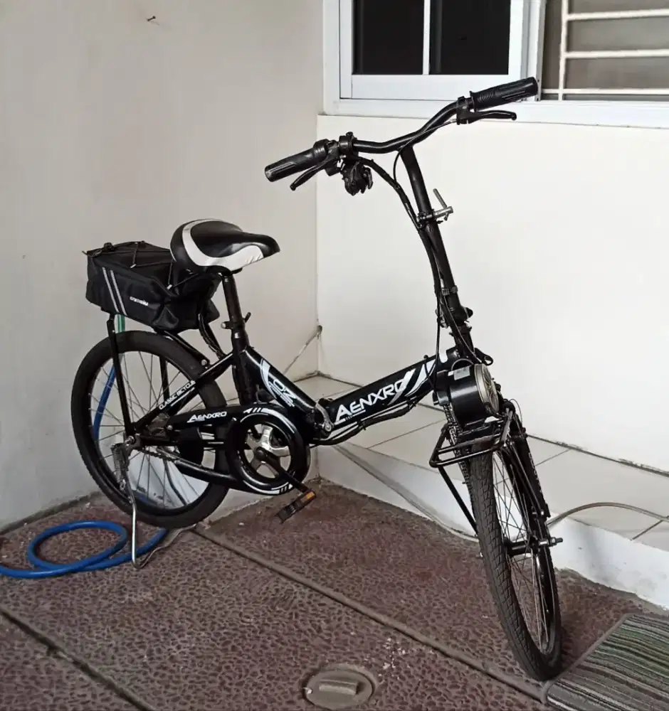 Sepeda listrik lipat