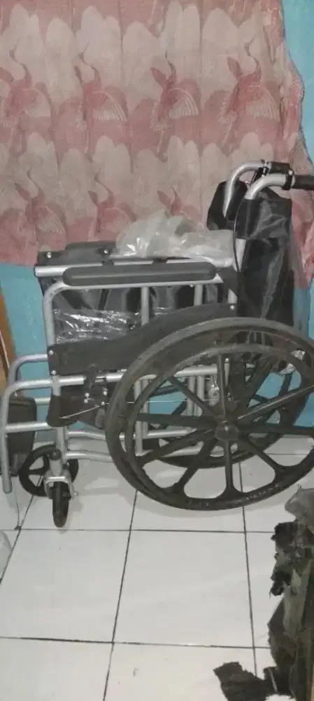 Kursi roda elektrik
