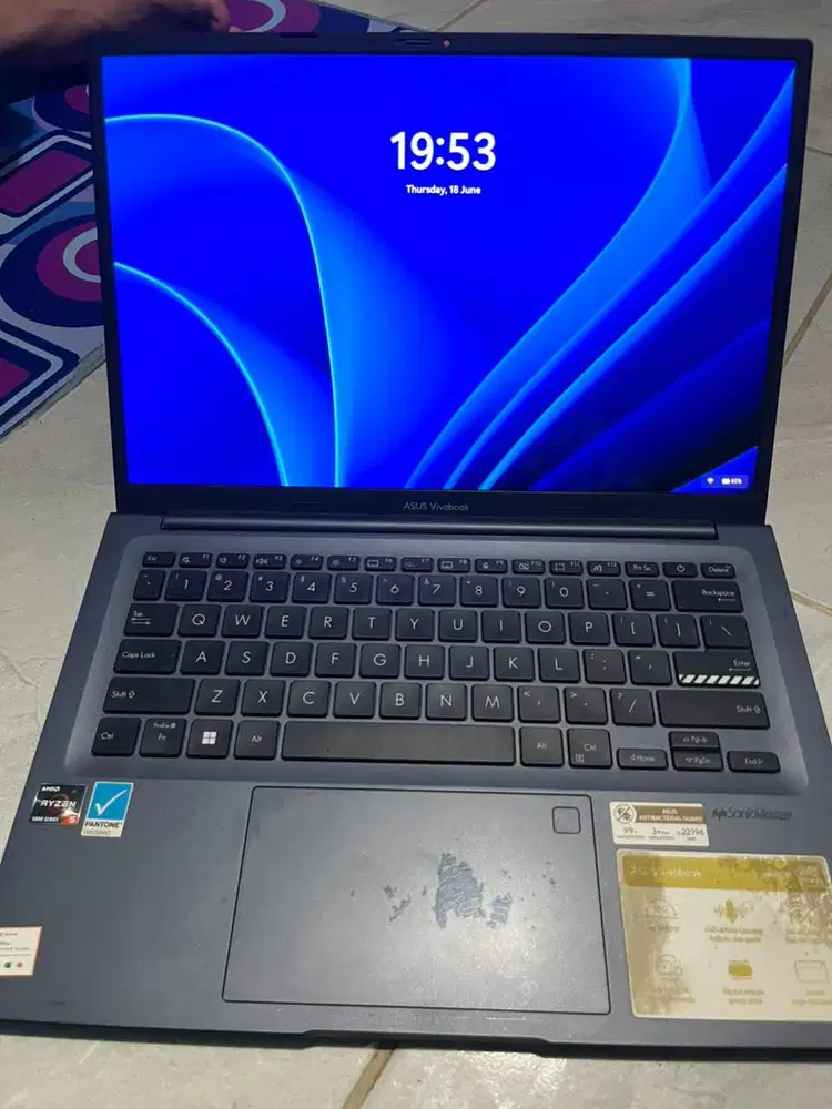 DIJUAL: ASUS Vivobook M1403QA (RAM 16GB / Layar 2.8K OLED)