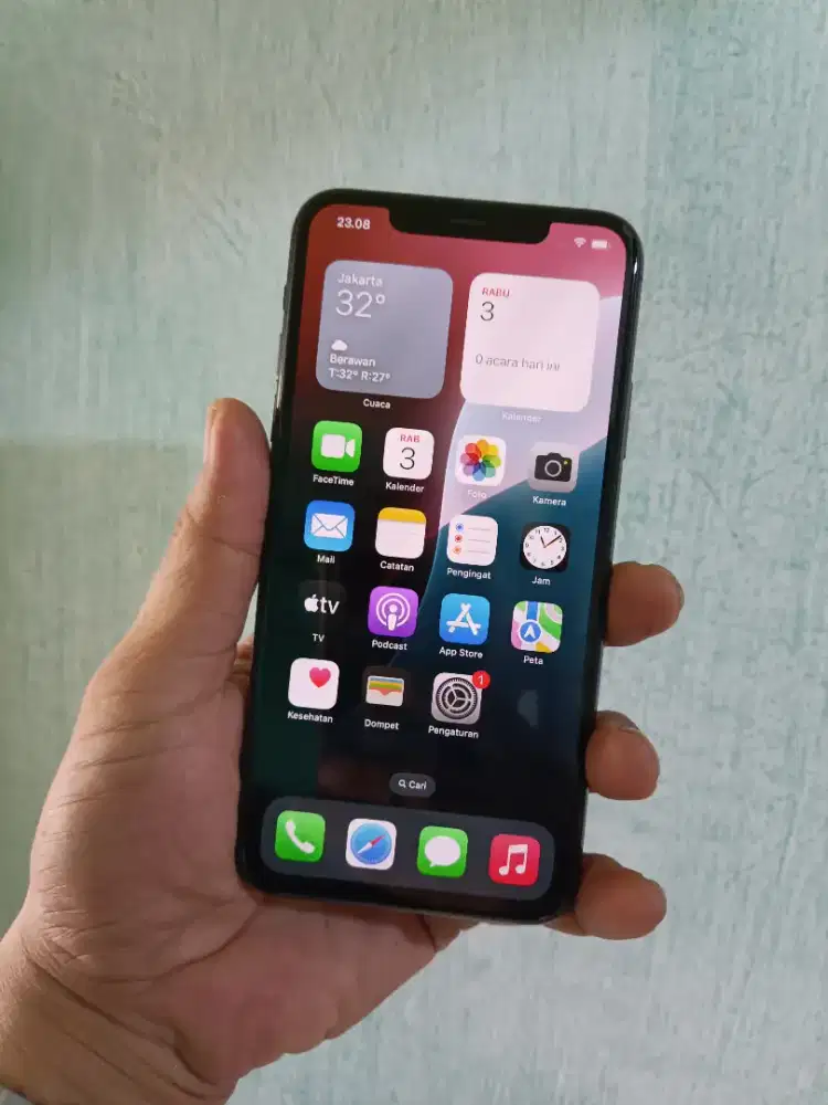 Iphone 11 pro max 64gb all op djamin aman regist HP charger