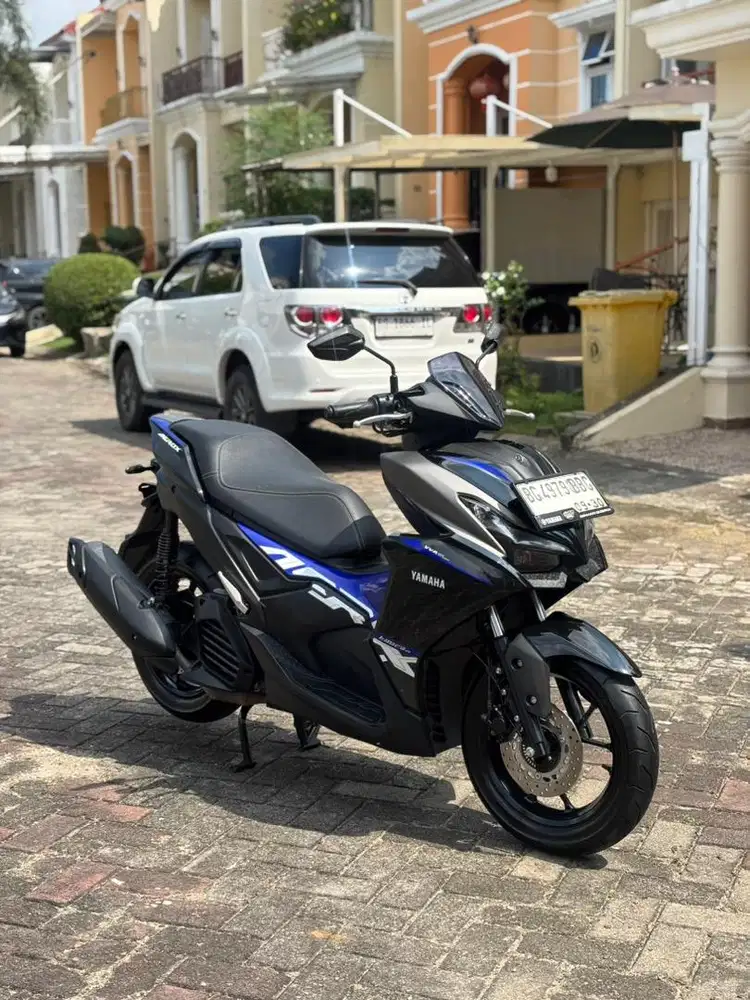 LIKE NEW! AEROX ALPHA NEW CONNECTED 2025 KILOMETER 4.000 BLACK BLUE