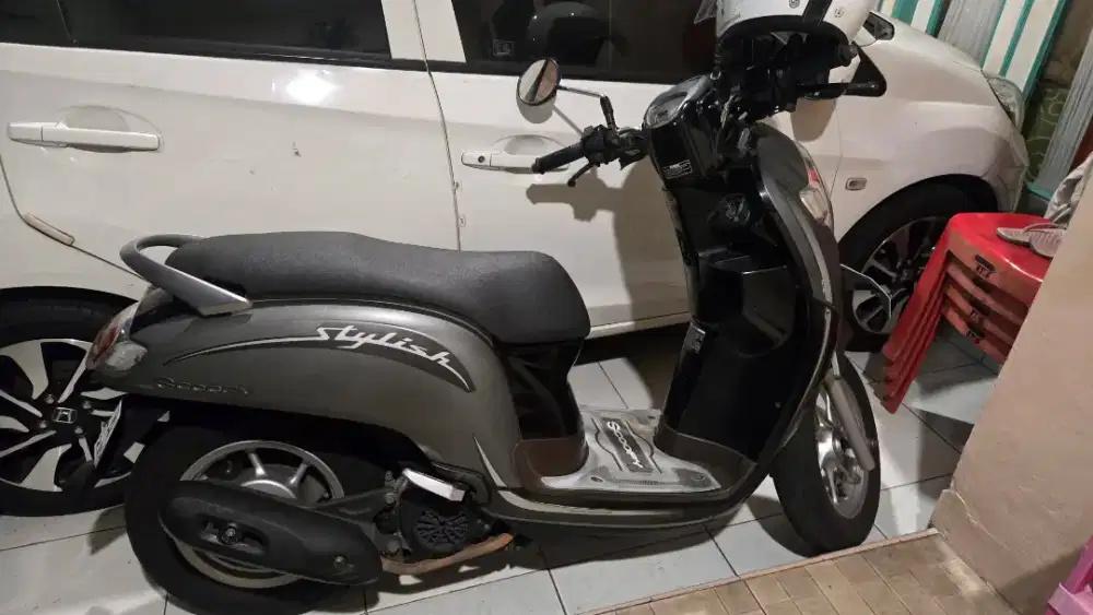 Scoopy 2017 coklat hitam