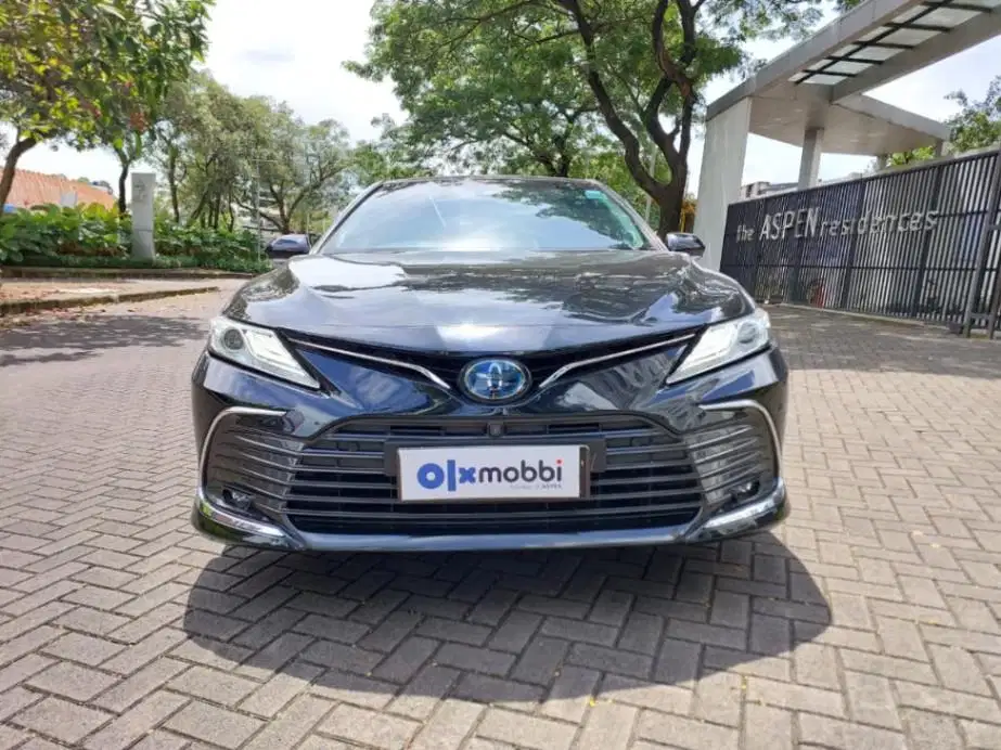 TDP 20 JT Toyota Camry 2.5 Hybrid-AT Hitam 2022