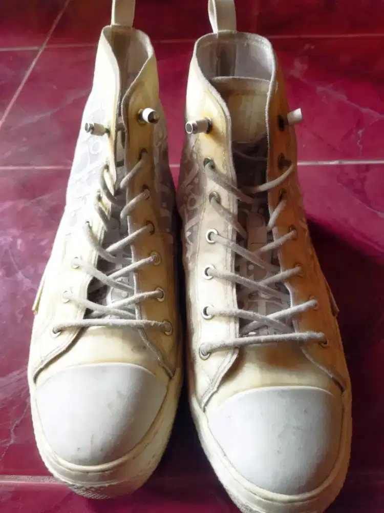 Sepatu dior  gak tau asli gak tau kw yang tau barang aja
