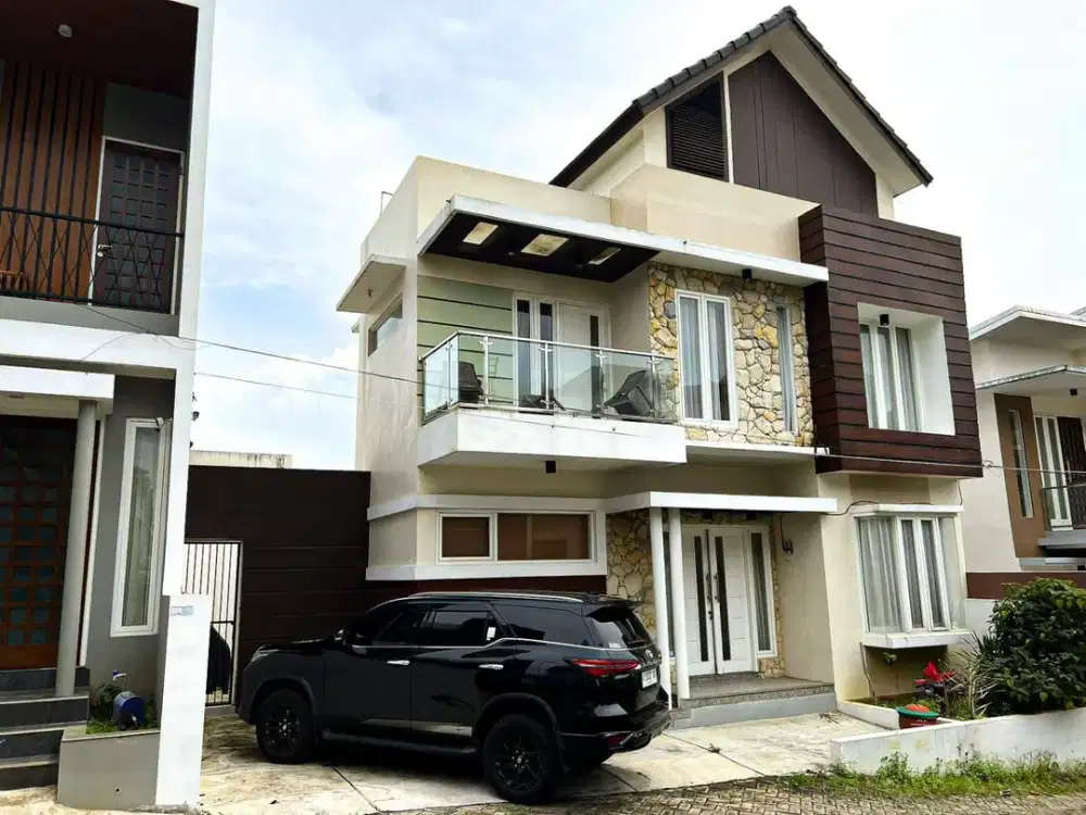 Villa Minimalis Dengan Kolam Renang Pribadi di Kota Batu — Siap Huni!