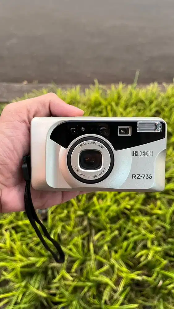 Kamera analog Ricoh RZ-735