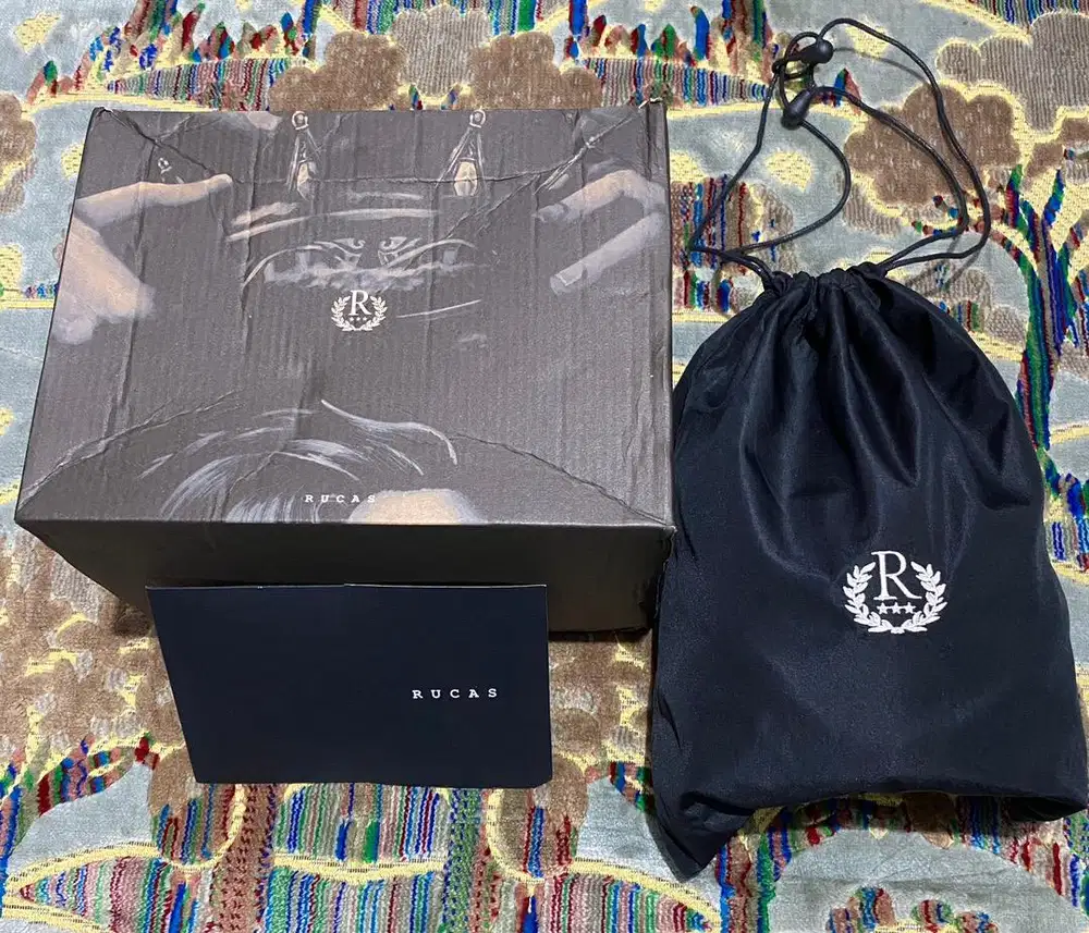 Rucas crown black leather cap