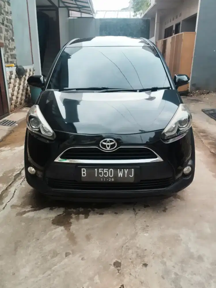TOYOTA SIENTA V AT 2016