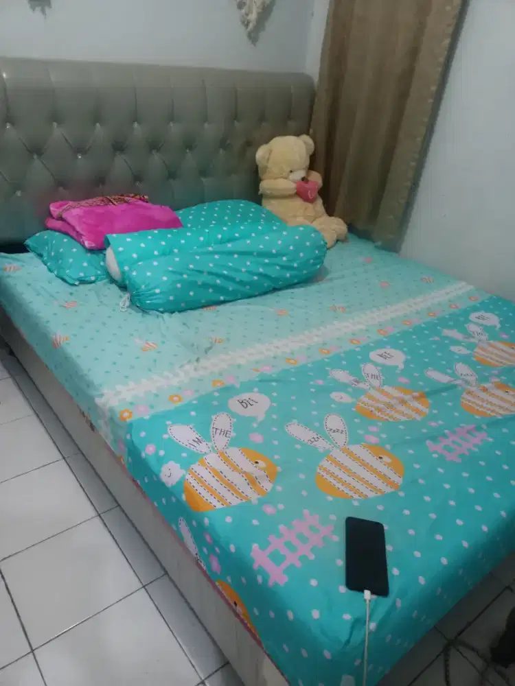 Di jual cepat Divan dan kasur inoac 180x200cm