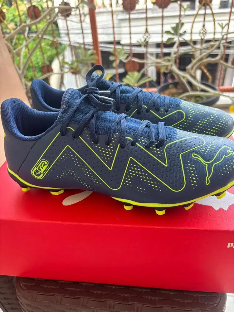 Sepatu bola puma future play