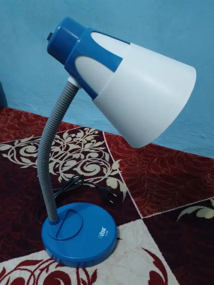 Lampu Belajar/Meja Vdr + Lampu Philips 11 Watt