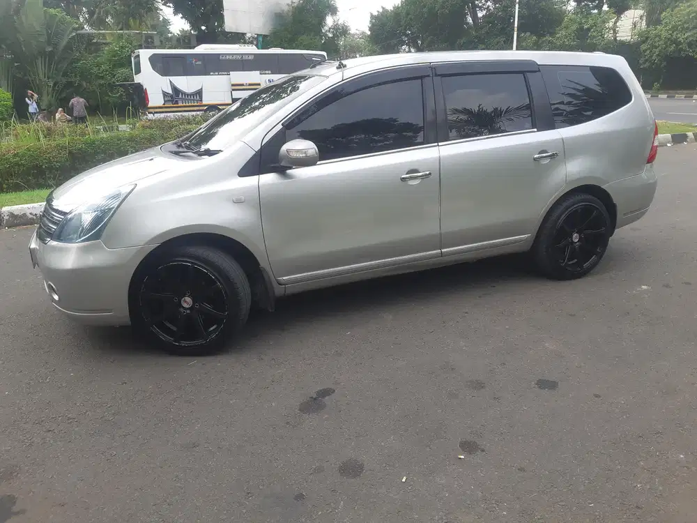 Nissan Grand livina 2011 Bensin