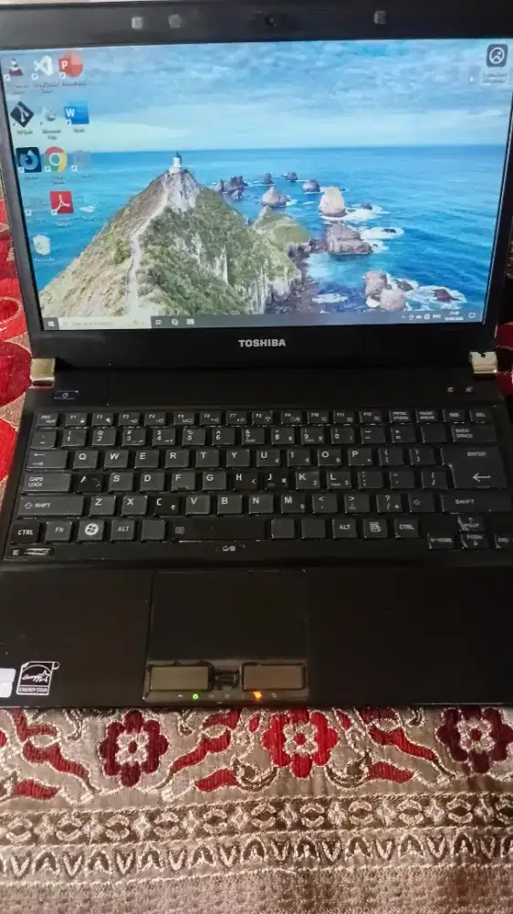 Toshiba dynabook R731/E, windows 10 pro, Ram 8, SSD128, intel core i5.