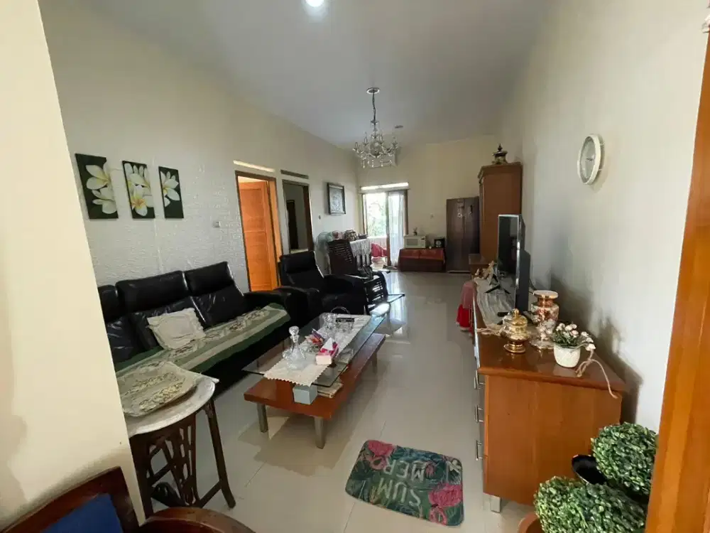 BUTUH CEPAT RUMAH ADA KOLAM RENANG CISARANTEN ANTAPANI BANDUNG