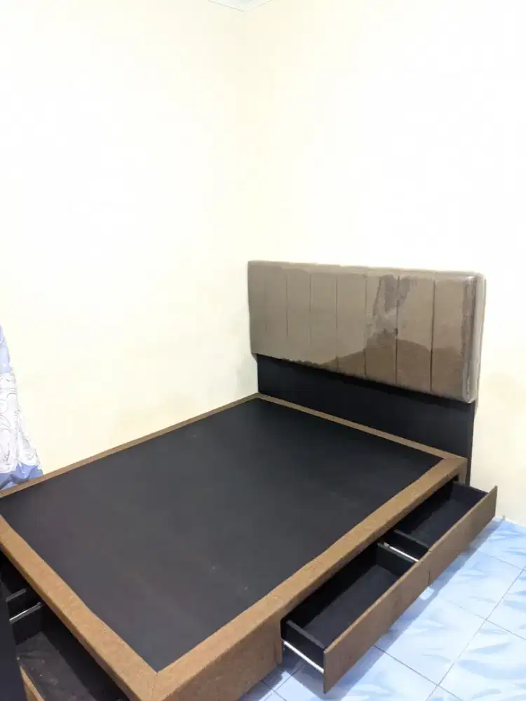 Dipan Bahan kayu Campuran