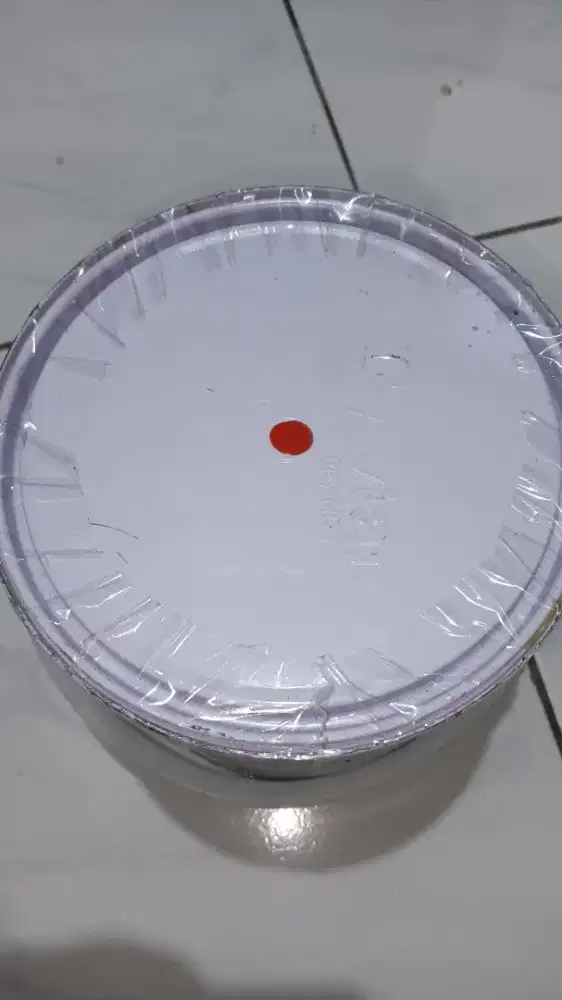Cat besi avian merah