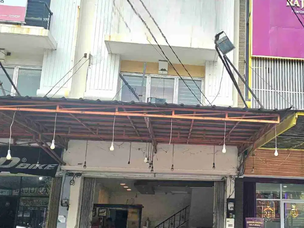 Disewa 
Ruko 3 lantai di Bulevar hijau harapan indah bekasi