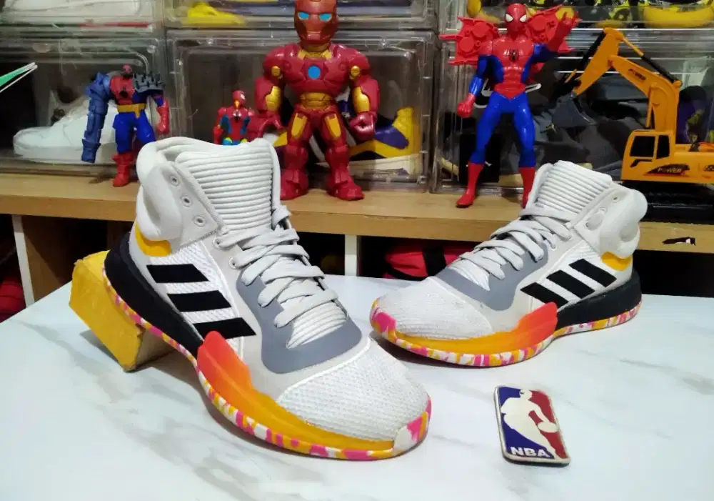 Sepatu Basket Volly  Adidas Marquee Bost
