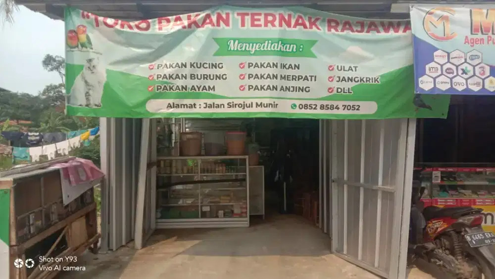 Dijual lapak pakan ternak berikut isi &bangunsnya