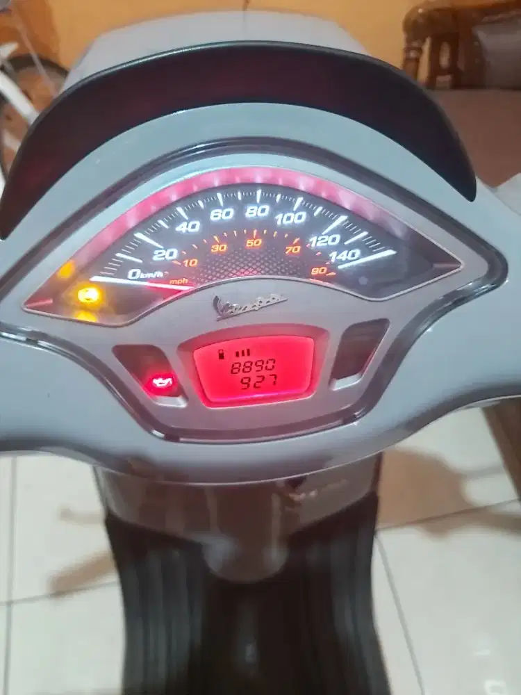 Vespa sprint 2022 abu abu