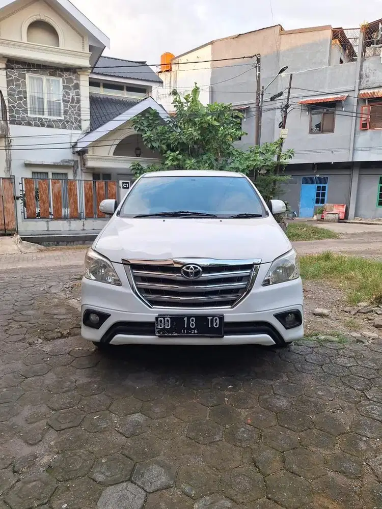 Jual Mobil  toyota Innova V matic 2014