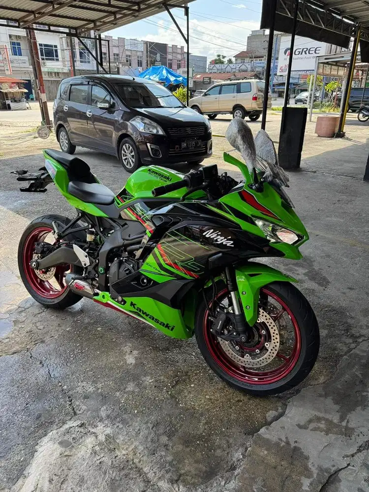 Kawasaki ninja ZX4RR