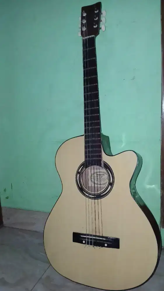 DIJUAL ALAT MUSIK GITAR