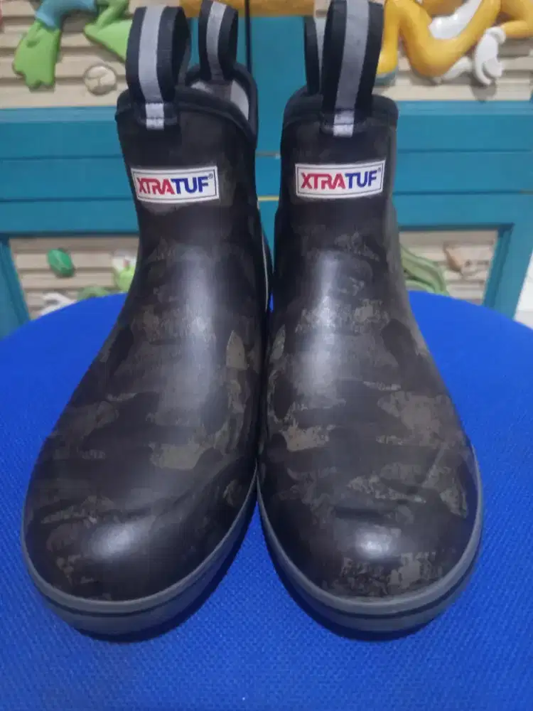 Sepatu merk XTRATUF