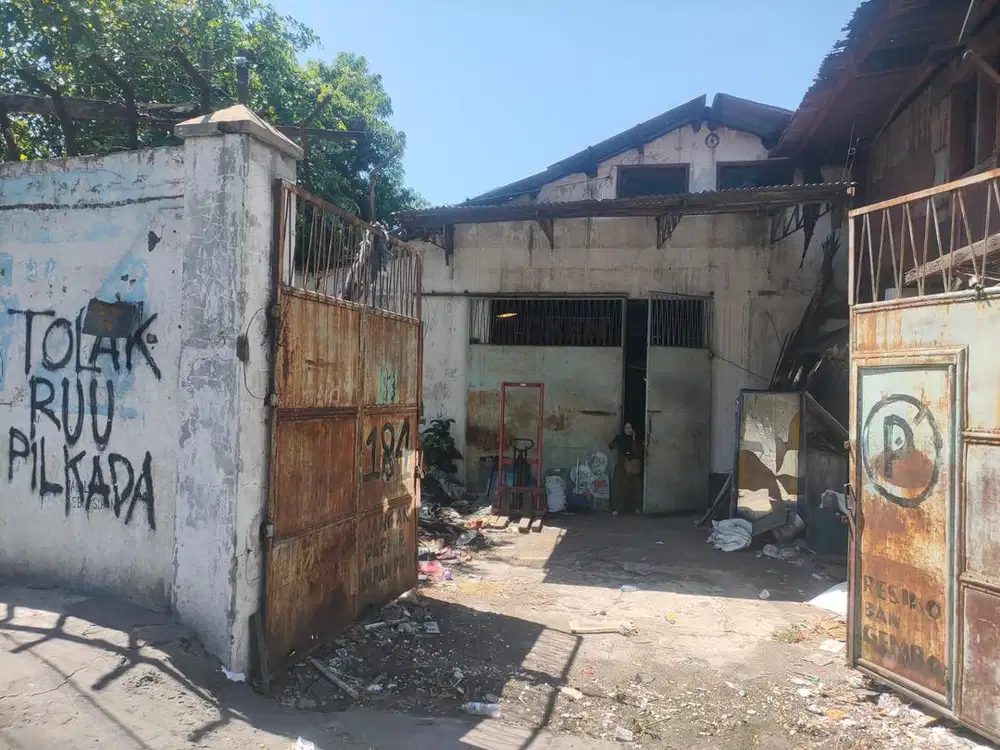 BUTUH CEPAT LAKU! DIJUAL GUDANG RAYA KEDUNG COWEK 0 JALAN RAYA MURAH