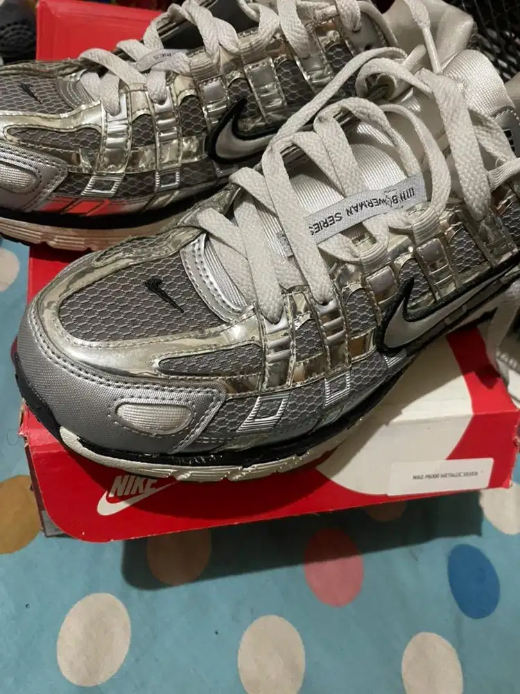 Nike p6000 metalic silver