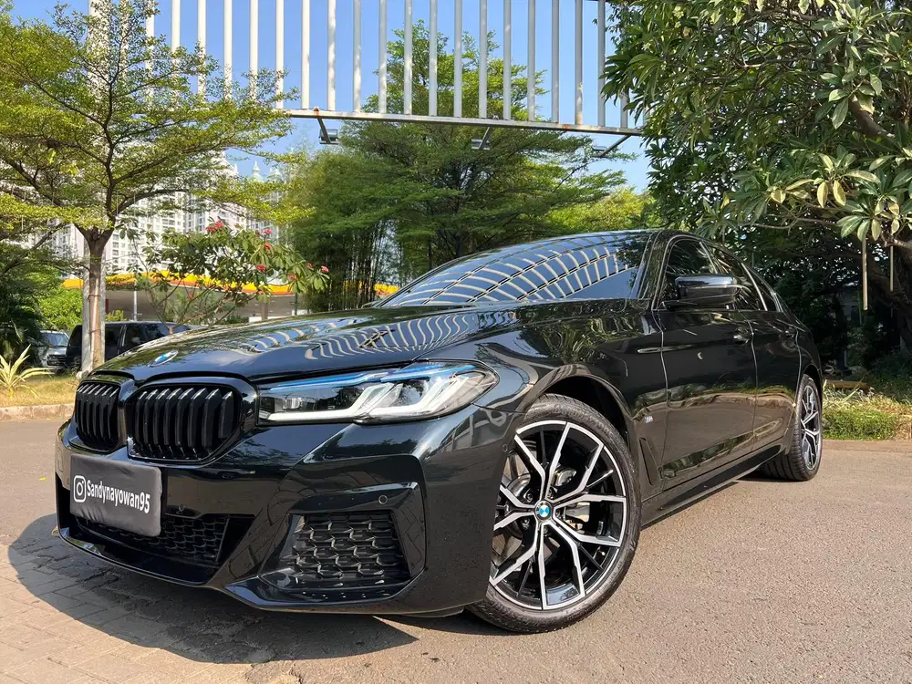 KM.11.000 TDP80JT BMW 520i M-SPORT 2024/2023 BLACK 520 i BLACK
