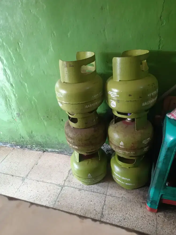 Jual gas 3kg. Ada 6 gas