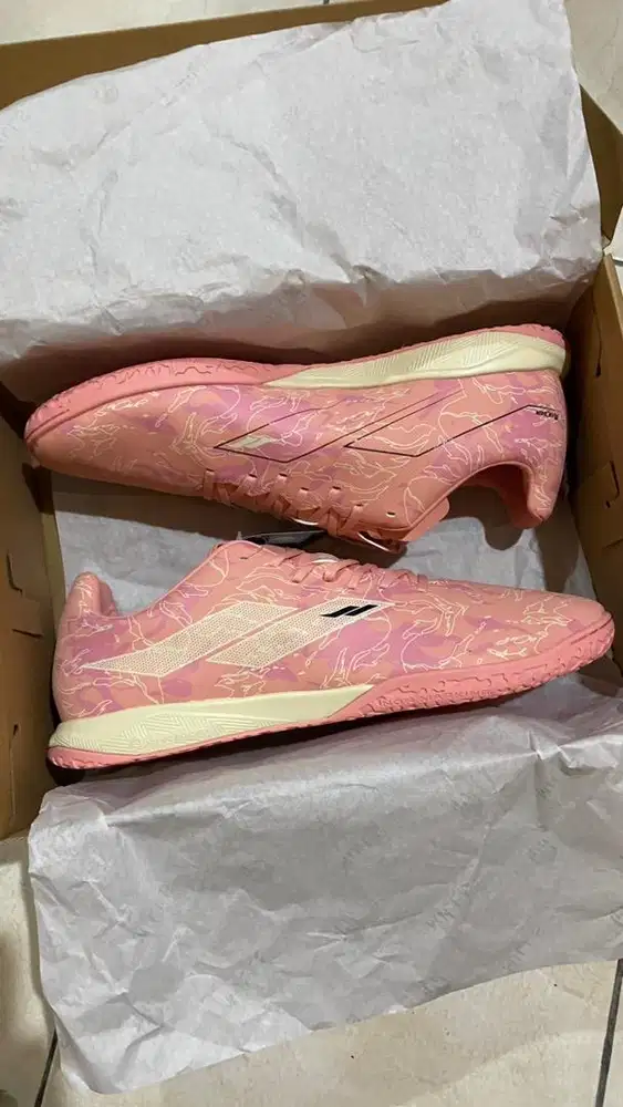 Sepatu Futsal Mills Flame 2.0 Pink