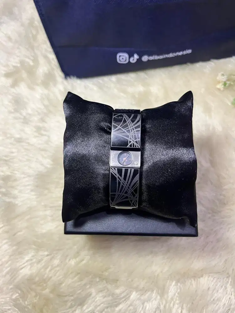 Alba AC3Т45/AC3T45X1 Quartz Black Dial Stainless Steel Bracelet Watch