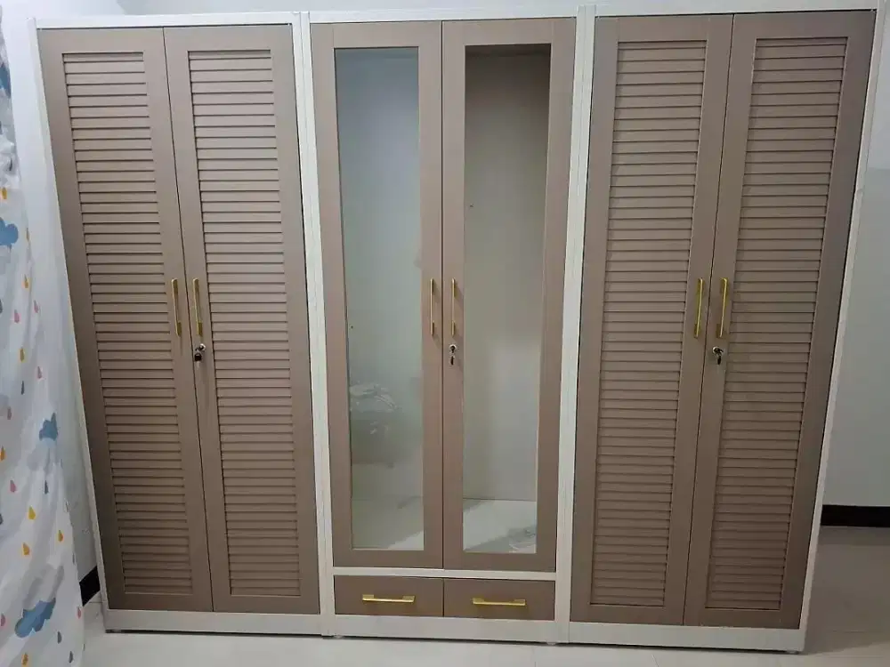 Lemari 6 pintu minimalis