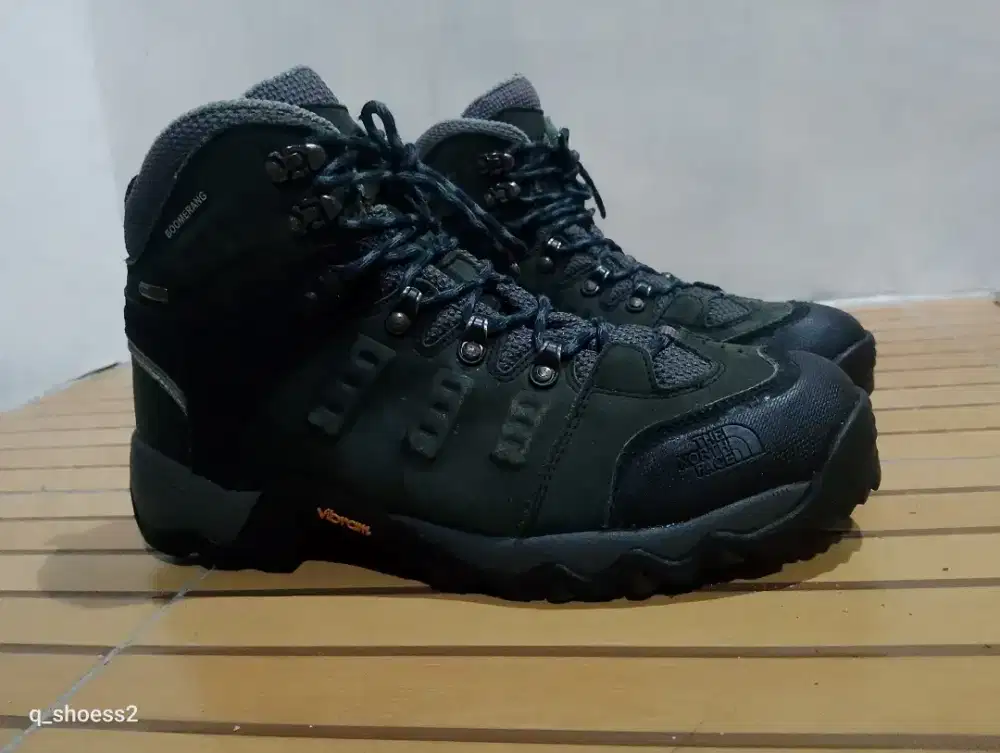 The North Face Boomerang Mid cut goretex GTX.