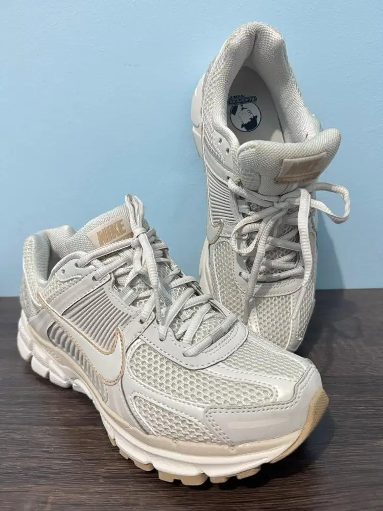 Sepatu Nike Vomero 5 Women's Sneakers