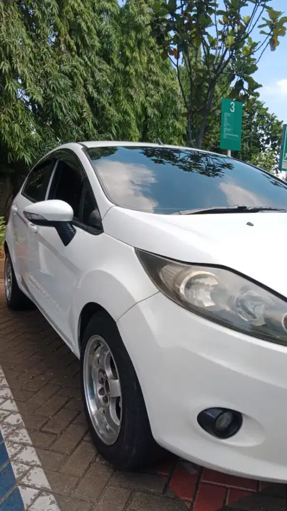 FOR FIESTA 1.4 L A/T TREND 2013 PUTIH