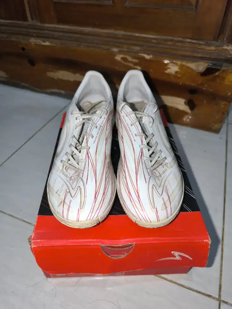 DIJUAL CEPAT SEPATU FUTSAL BEKAS Specs Accelerator Lightspeed