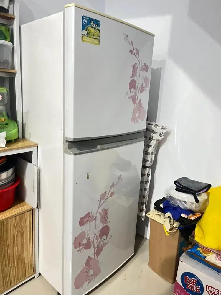 Di jual kulkas 2'Pintu merk SHARP