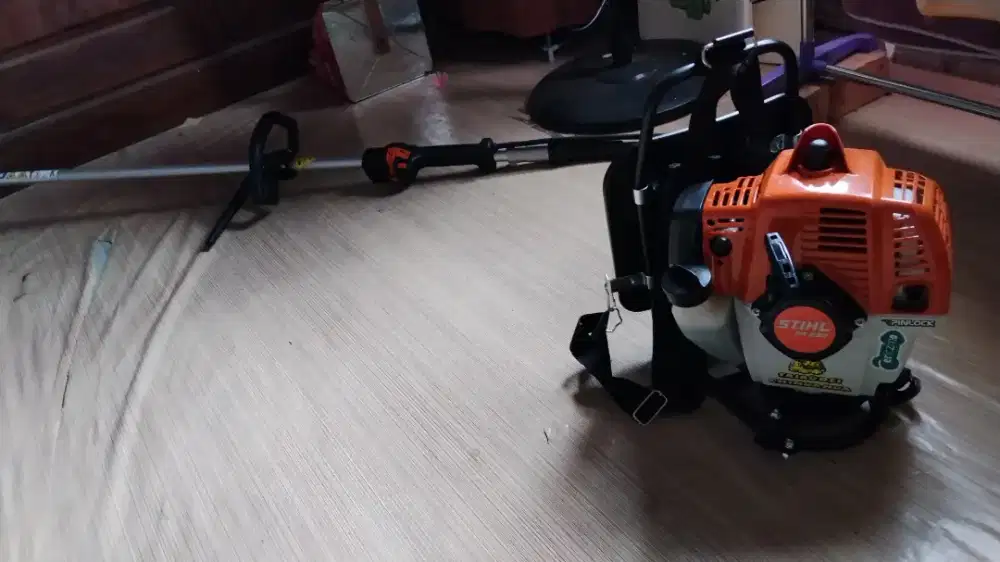 Mesin potong rumput STIHL FR230
