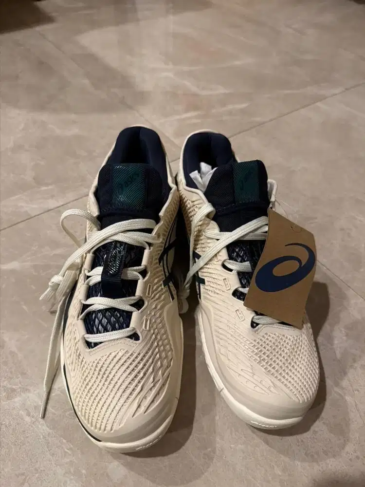 Sepatu padel asics