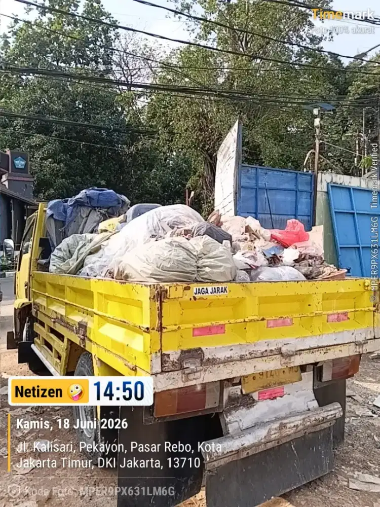 Jasa buang puing dan pembersihan sampah proyek