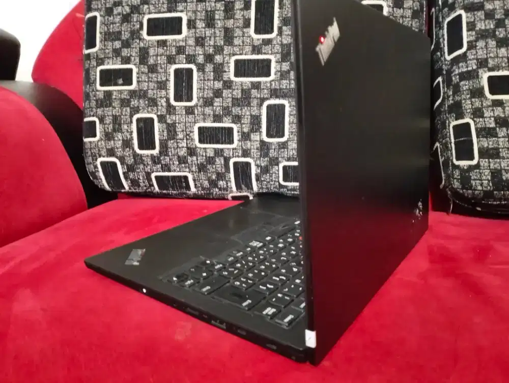 Thinkpad L380 mantap slim kencang core i5 gen 8 RAM 8GB SSD 256/joss