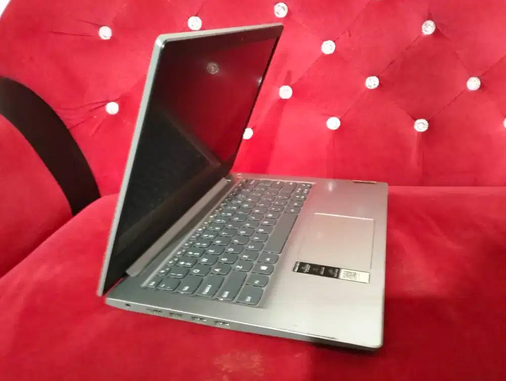Laptop slim model narrow sekarang Lenovo Ideapad slim 3 AMD 3020/4/256