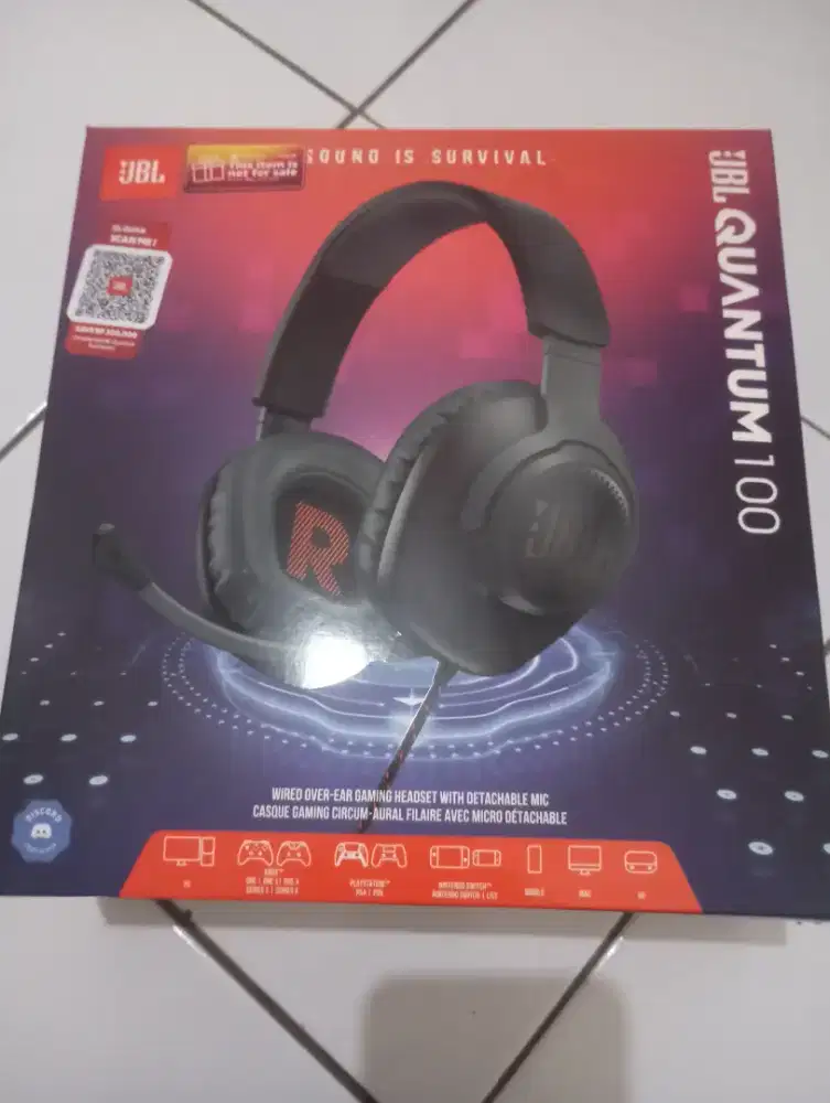 Headset JBL seri Quantum 100