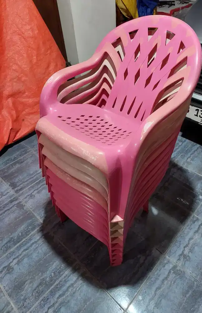 Dijual bangku plastik bekas